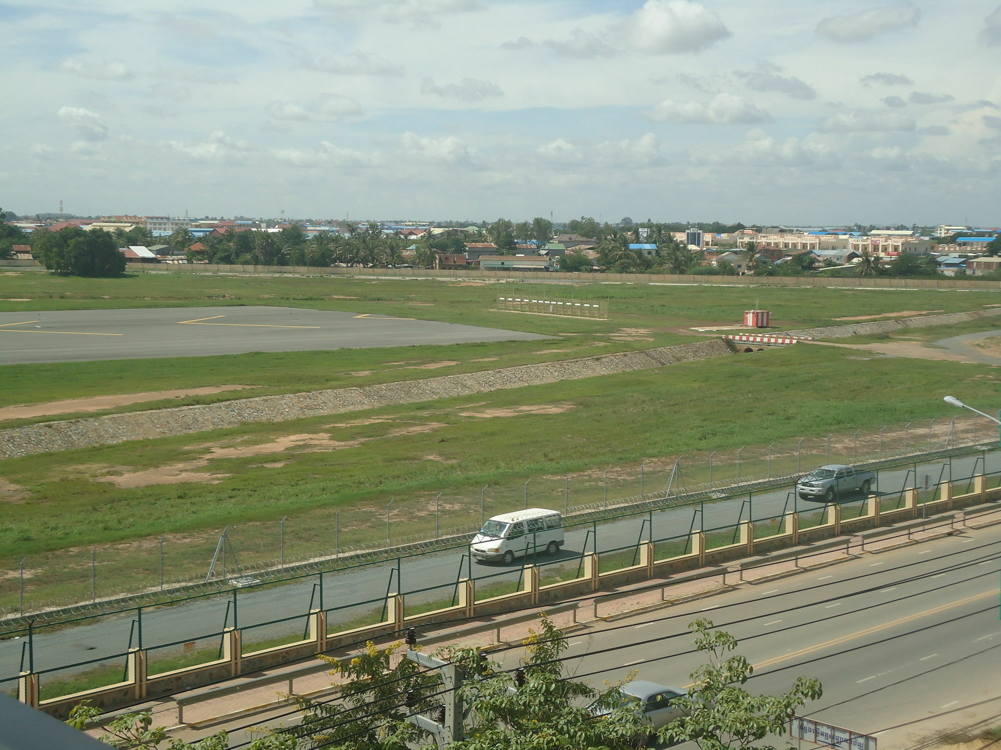 Golden Apple Hotel - Airport Phnom Penh Dış mekan fotoğraf